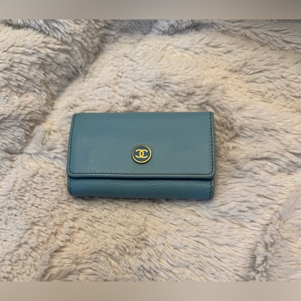 CHANEL Teal Leather Key & Card Holder with Gold CC Medallion